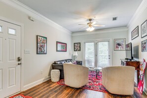 Apartment (2 Bedrooms) | Interior - 1 Mi to Uga: Charming Athens Condo w/ Balconies! (Athens)