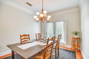 Apartment (2 Bedrooms) | Interior - 1 Mi to Uga: Charming Athens Condo w/ Balconies! (Athens)