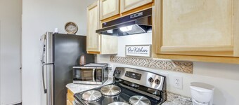 6 Mi to Nature Preserve: Apartment Near Lindale!