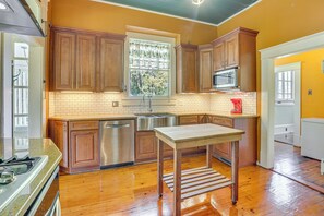 House (4 Bedrooms) | Interior - 1 Mi to Dtwn Meridian: Historic Home w/ Porch! (Meridian)
