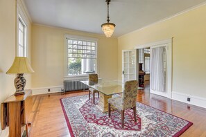 Interior - 1 Mi to Dtwn Meridian: Historic Home w/ Porch! (Meridian)