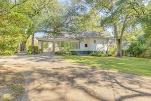 Interior - 1 Mi to Dtwn Meridian: Historic Home w/ Porch! (Meridian)
