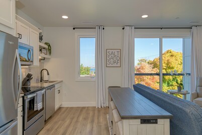 1 Mi to Ski Area: Penthouse Condo in Traverse City