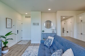 Apartment (1 Bedroom) | Interior - 1 Mi to Ski Area: Penthouse Condo in Traverse City (Traverse City)