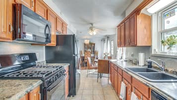 House (3 Bedrooms) | Interior