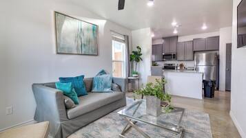 House (3 Bedrooms) | Front of property