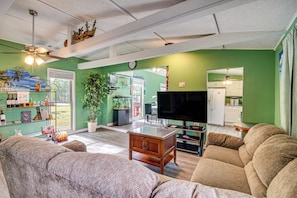 House (3 Bedrooms) | Front of property - Fishing On-site: Waterfront Home in Bay St Louis (Bay St Louis)