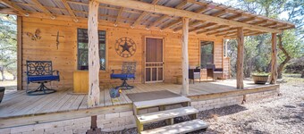 11 Mi to LBJ State Park - Couples Cabin Retreat!