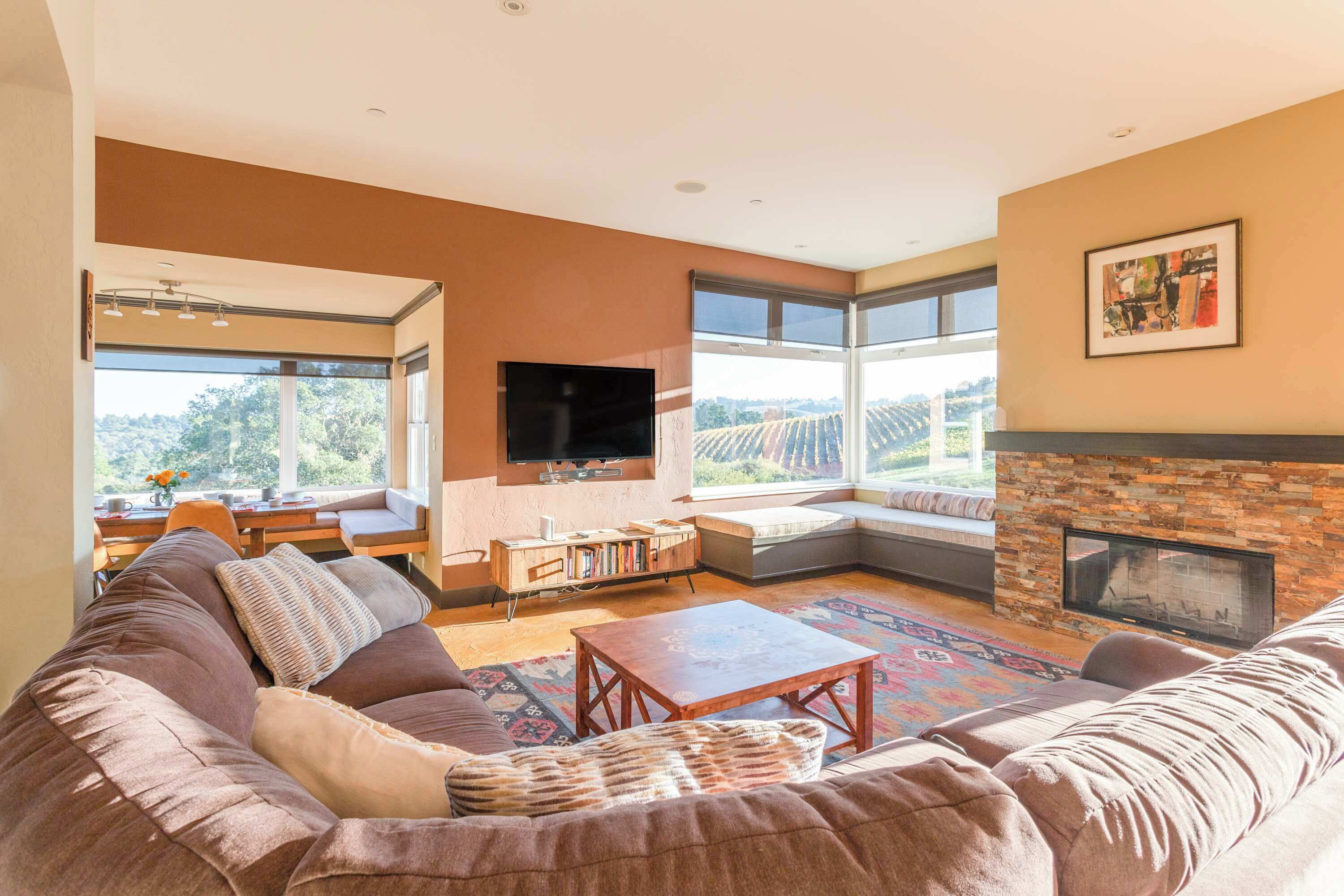 Fernseher, Kamin, Videospiele, Bücher