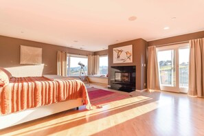 4 dormitoris, escriptori i planxa i posts de planxar 