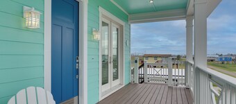 Walk to Ocean: Home w/ Deck in Surfside Beach!