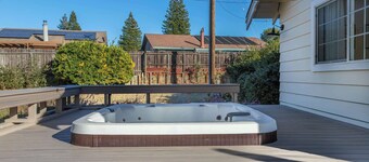 Modern Farmhouse on 1 Acre | Steps to Park | w/ Spa