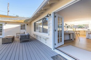 Terrace/patio - Modern Farmhouse on 1 Acre | Steps to Park | w/ Spa (Sebastopol)