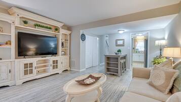 Apartment (2 Bedrooms) | Front of property