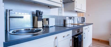 Apartment (1 Bedroom) | Private kitchen | Microwave, oven, stovetop, electric kettle