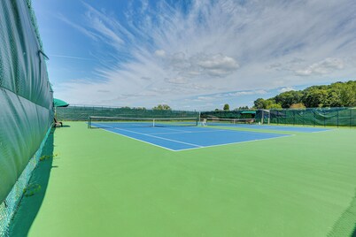 Resort-style Amenities: Home 10 Mi to Galena!