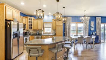 House (4 Bedrooms) | Interior