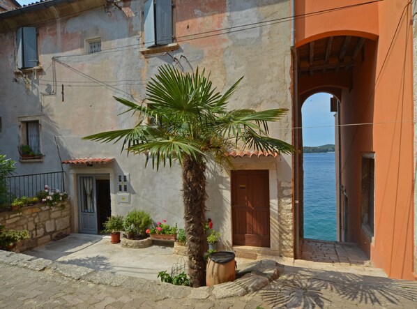 Studio (Studio Apartment with Sea View) | Exterior - Seafront Rovinj Oasis Apartment (Rovinj)