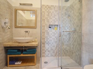 Studio (Studio Apartment with Sea View) | Bathroom - Seafront Rovinj Oasis Apartment (Rovinj)