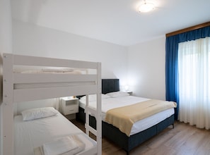 Maison (Three-Bedroom House)