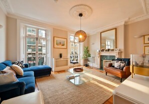 Smart TV, fireplace - stunning 5 bedrooms house in Chelsea (London)