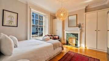 5 bedrooms, iron/ironing board, free WiFi, bed sheets