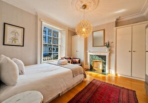 5 bedrooms, iron/ironing board, free WiFi, bed sheets - stunning 5 bedrooms house in Chelsea (London)