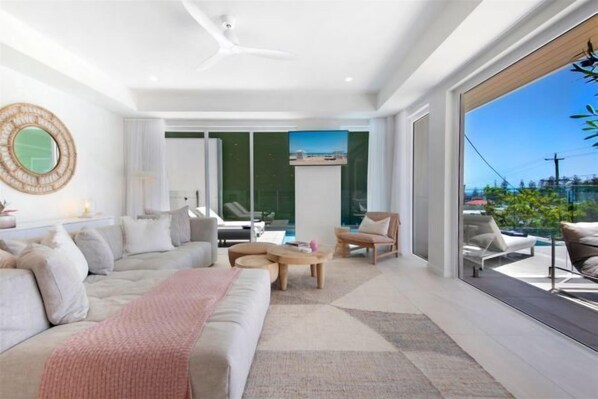 Room - Luxico West Beach (Burleigh Heads)