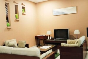 Living area - Natol Homestay - Sydney Batu Kawa Mjc New Townships (Kuching)