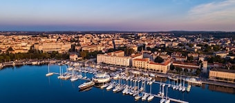 Floating boat and breakfast on the sea in Pula for a vacation out of the ordinary