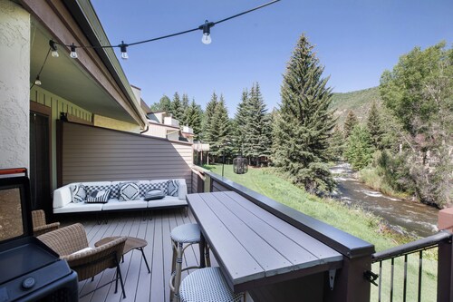 On Bus Route | 5 Mins to Vail Village | Steps from Eagle River