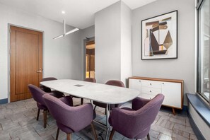 Dining - Luxury Apt with Gym Pool (Stamford)