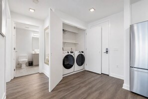Interior - Luxury Apt with Gym Pool (Stamford)