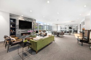 Interior - Luxury Apt with Gym Pool (Stamford)