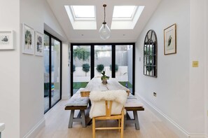 House | 4 bedrooms, Internet - Beautiful Family House With Garden in Queen s Park (London)