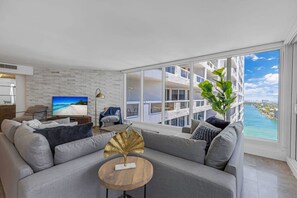 Apartment | 2 bedrooms, desk, Internet