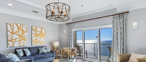 Fernseher, Kamin, DVD-Player