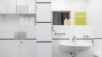 Comfort Apartment | Bathroom | Hair dryer, towels, soap, shampoo