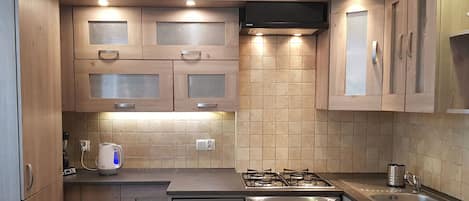 Fridge, oven, dishwasher, coffee/tea maker