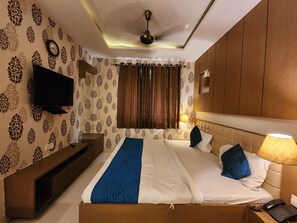 Deluxe-Doppelzimmer | Hochwertige Bettwaren, Daunenbettdecken, Schreibtisch