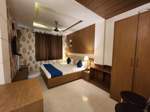 Deluxe-Doppelzimmer | Hochwertige Bettwaren, Daunenbettdecken, Schreibtisch