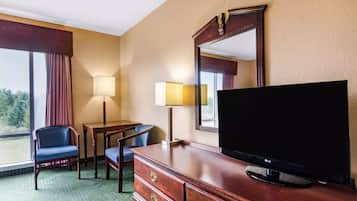Desk, laptop workspace, iron/ironing board, free WiFi
