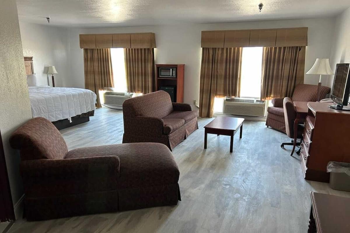 Deluxe Double Room, 1 King Bed, Non Smoking | Desk, laptop workspace, iron/ironing board, free WiFi