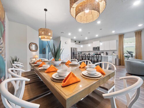 Luxurious 7 BR Home with Arcade Room in Windsor Cay - Blue Sky Villas