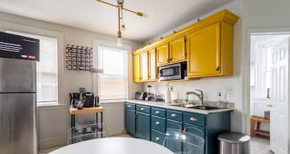 Renovated 3BR Apt / Easy Check-In / FamilyFriendly