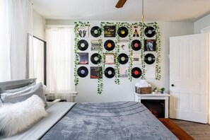 3 bedrooms, iron/ironing board, travel cot, WiFi