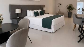 Deluxe Double or Twin Room | In-room safe, desk, soundproofing, free WiFi