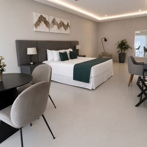 ห้องดีลักซ์ดับเบิลหรือทวิน | ตู้นิรภัยในห้องพัก, โต๊ะทำงาน, ห้องเก็บเสียง, Wi-Fi ฟรี