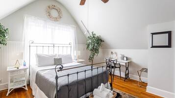 2 slaapkamers, een strijkplank/strijkijzer, reisbedje, wifi