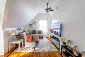 电视、壁炉、办公室